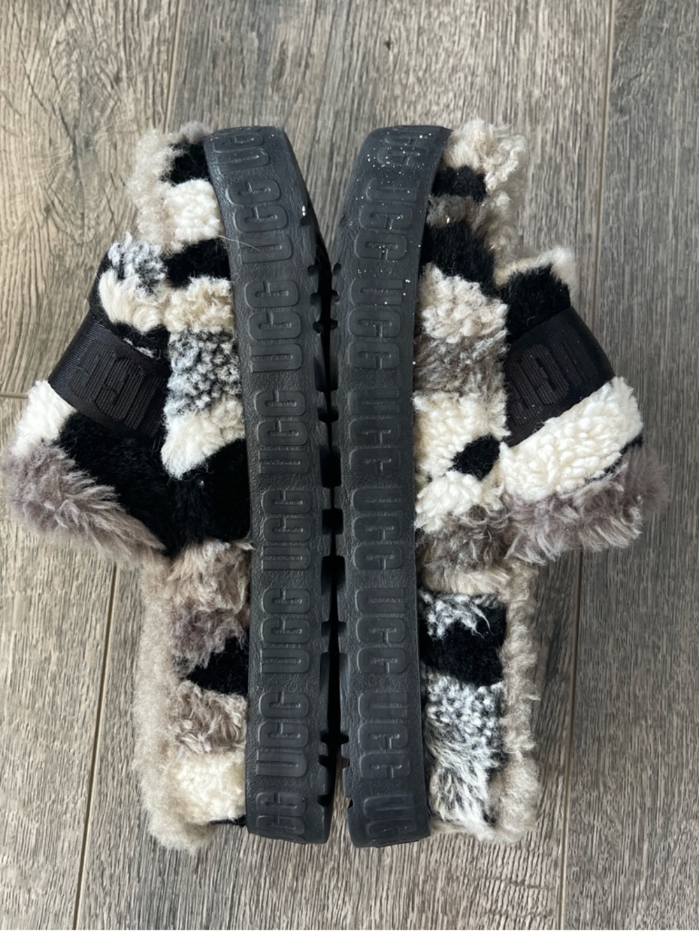 UGG Plush Shearling Slide Sandal in Black and gray - Picture 4 of 9